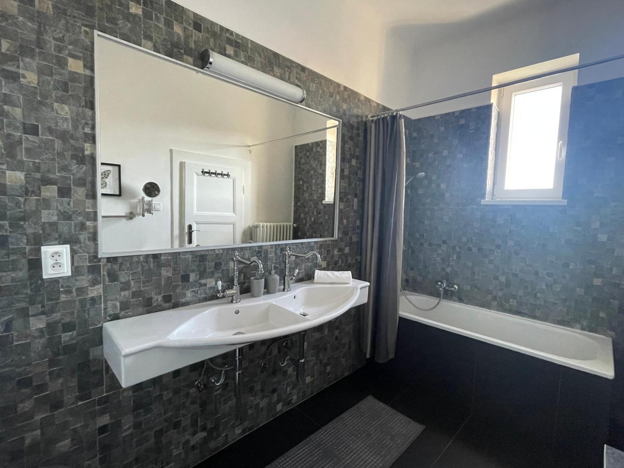 Blue Church Views - Central, Quiet, Bright - 4Th Floor Corner Apartment 125M2 Братислава Экстерьер фото